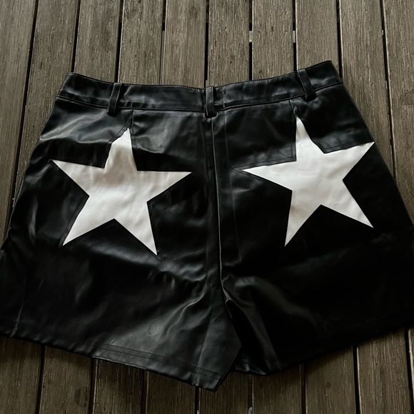 Black Shorts. - Picture 2 of 4